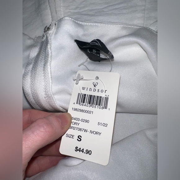 NWT Windsor Start Fresh Crepe Faux Wrap Skort Romper- Ivory Size Small - Picture 4 of 4